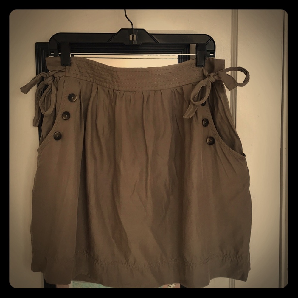 Skirt with ties and buttons on the side, pockets!